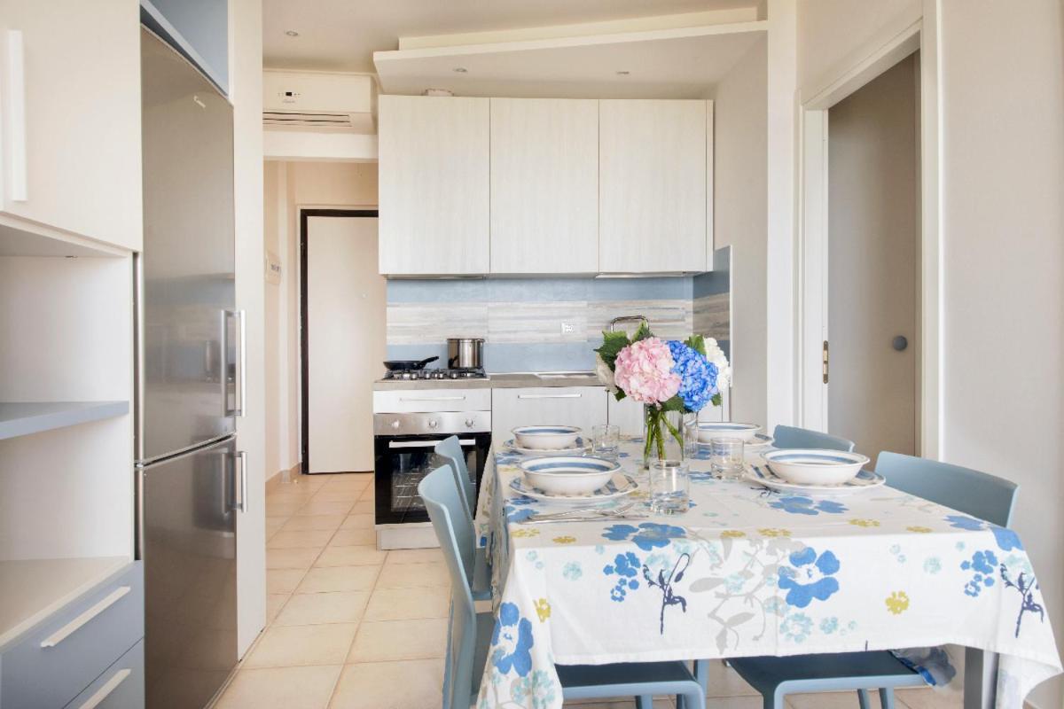 Residence Brezza Di Mare San Benedetto del Tronto Bagian luar foto
