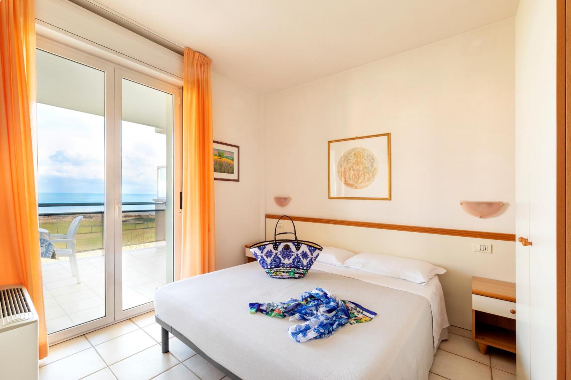 Residence Brezza Di Mare San Benedetto del Tronto Bagian luar foto