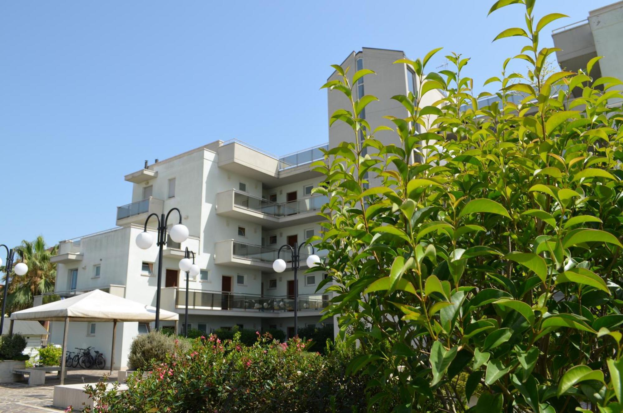 Residence Brezza Di Mare San Benedetto del Tronto Bagian luar foto